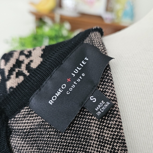 Romeo + Juliet Couture Damask Sweater Dress - Picture 12 of 13